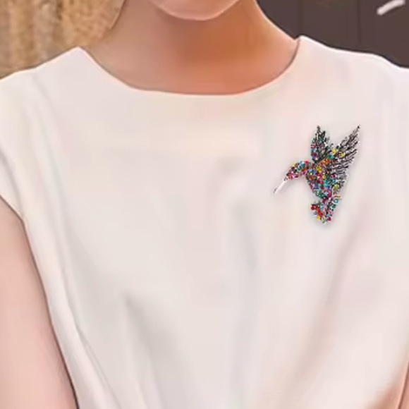 Betsey Johnson Multicolor Hummingbird Bird Brooch - Picture 2 of 3